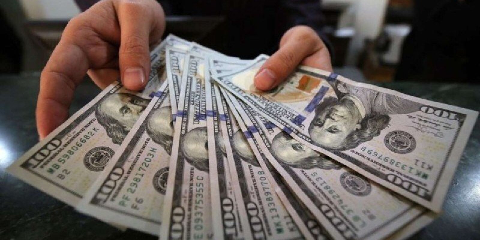 Pulunu dollarlarla saxlayanlara şad xəbər