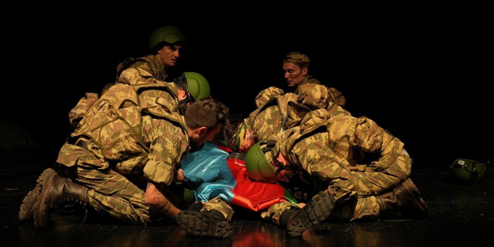 Gəncə Teatrında "Gülüstan"ın premyerası oldu - FOTOLAR