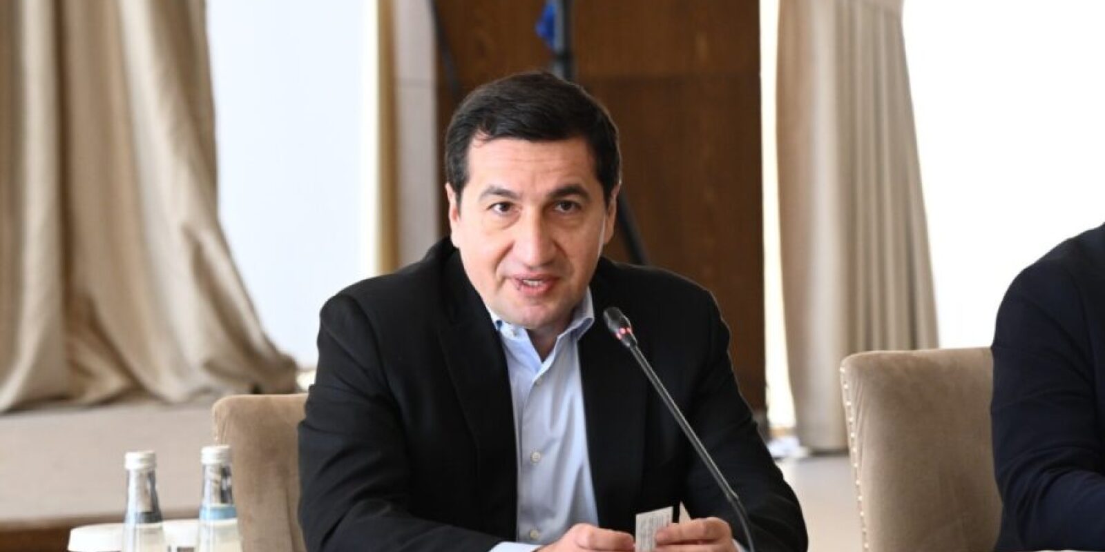 Regionda üç və çoxtərəfli əməkdaşlıq fayda verə bilər – Hikmət Hacıyev