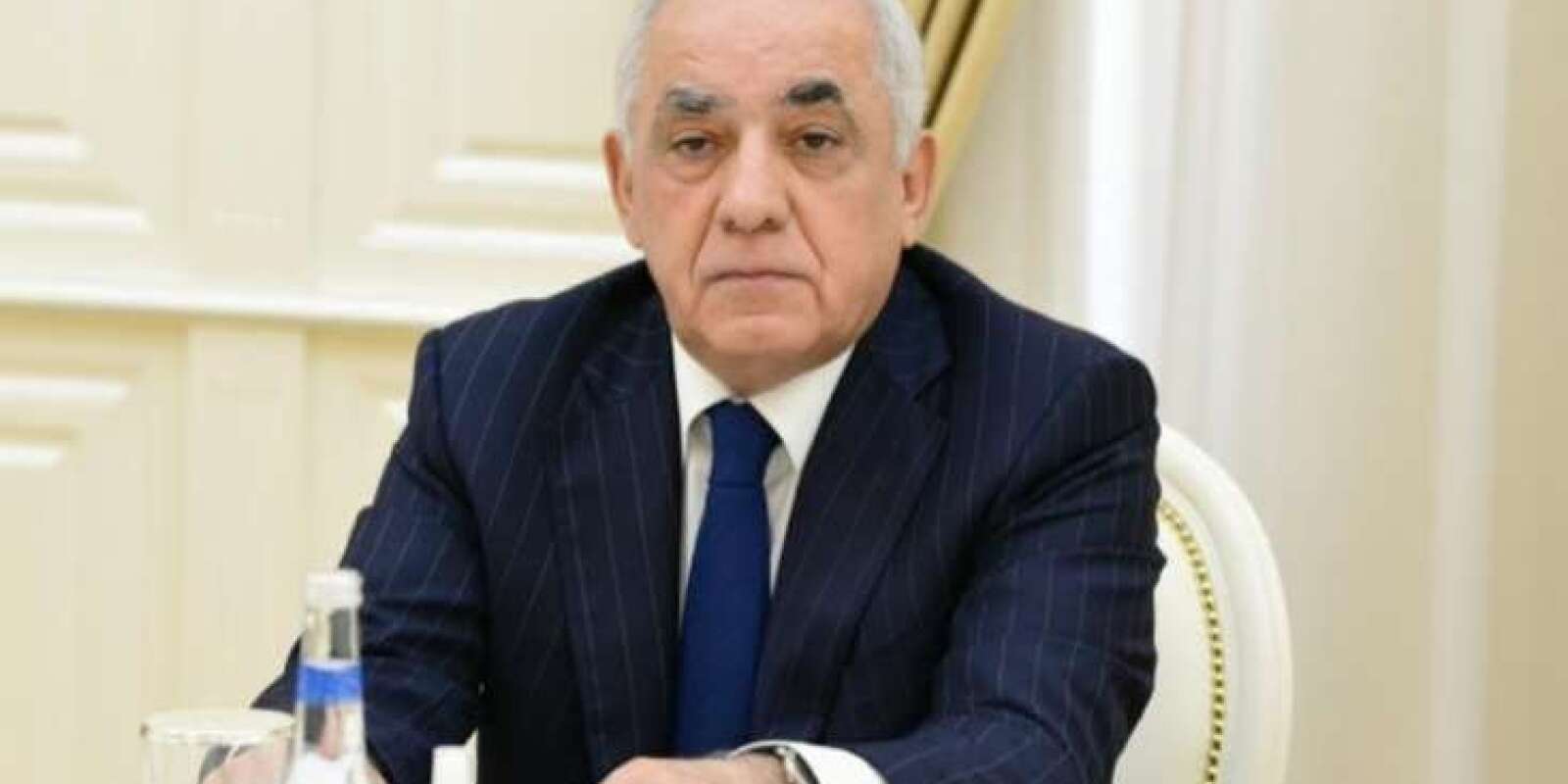 Əli Əsədov yeni qərar imzaladı