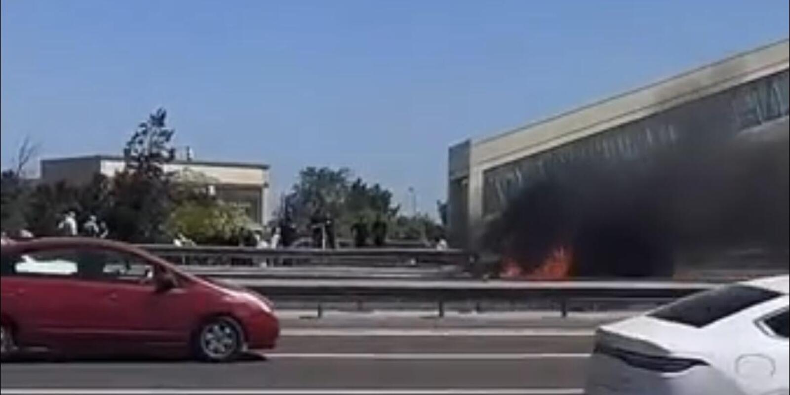 Aeroport yolunda yük maşını KÜL OLDU - ANBAAN VİDEO