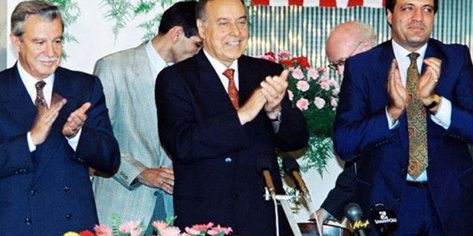 Heydər Əliyev risk etdi - Sabiq nazir