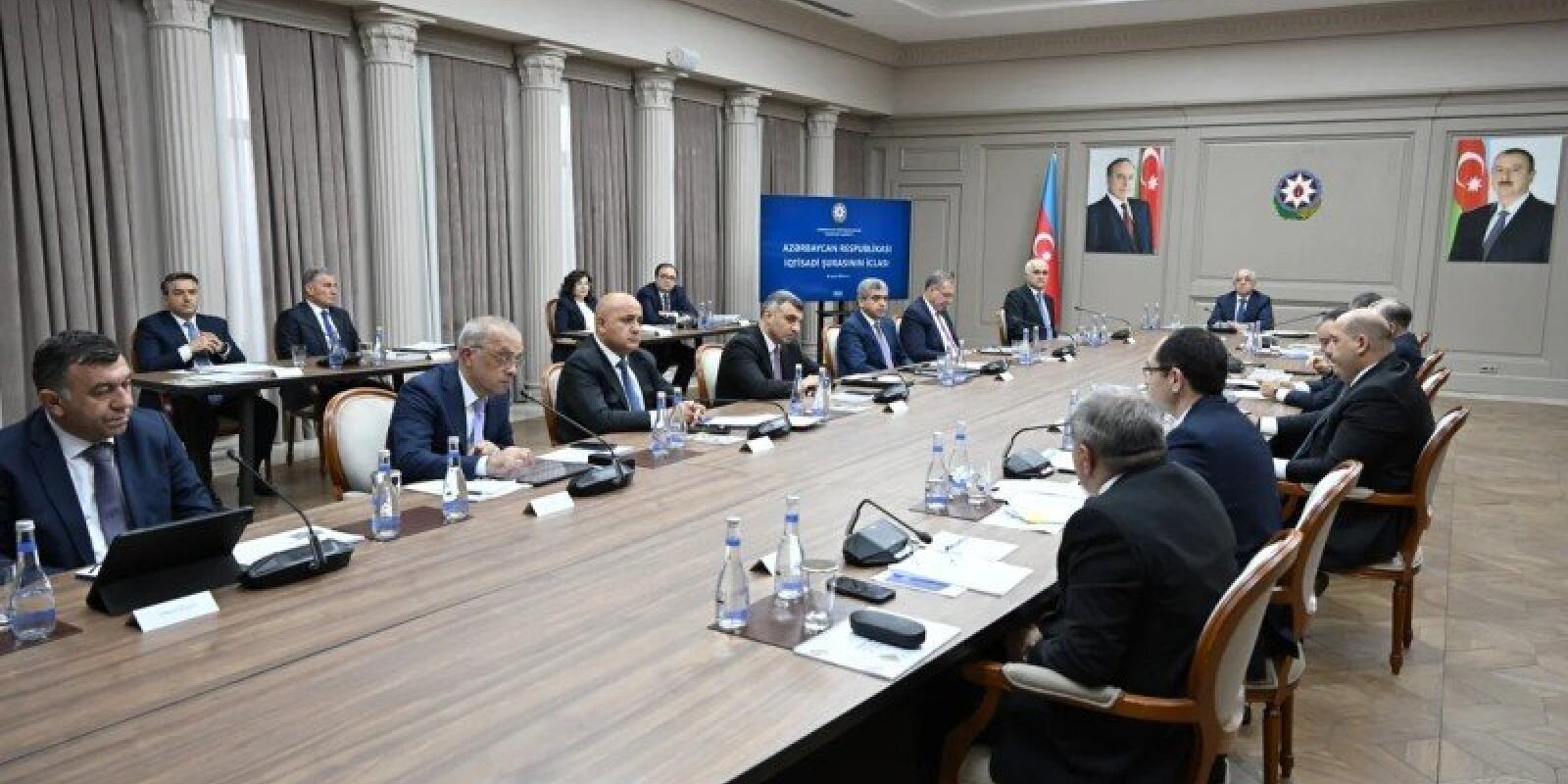 Əli Əsədov yenidən məmurları topladı