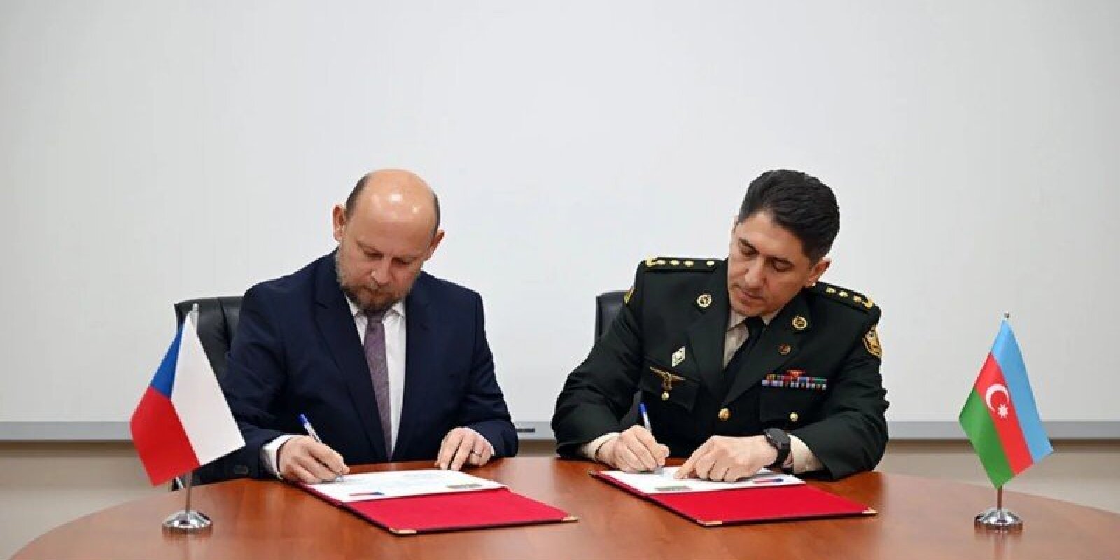 Çexiya ilə müdafiə sahəsində əməkdaşlıq planı imzalandı