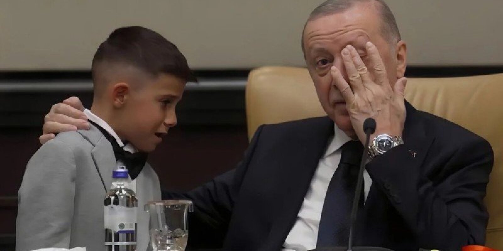 Ərdoğan göz yaşlarını saxlaya bilmədi