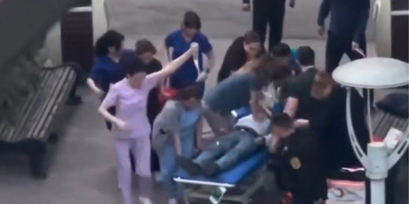 Bakıda kişinin ürəyi dayandı: həkimlər həyata qaytardı - VİDEO