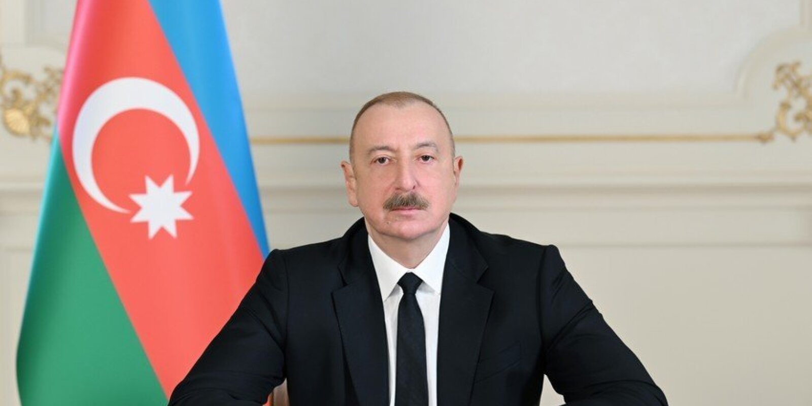 İlham Əliyev paraqvaylı həmkarını təbrik etdi