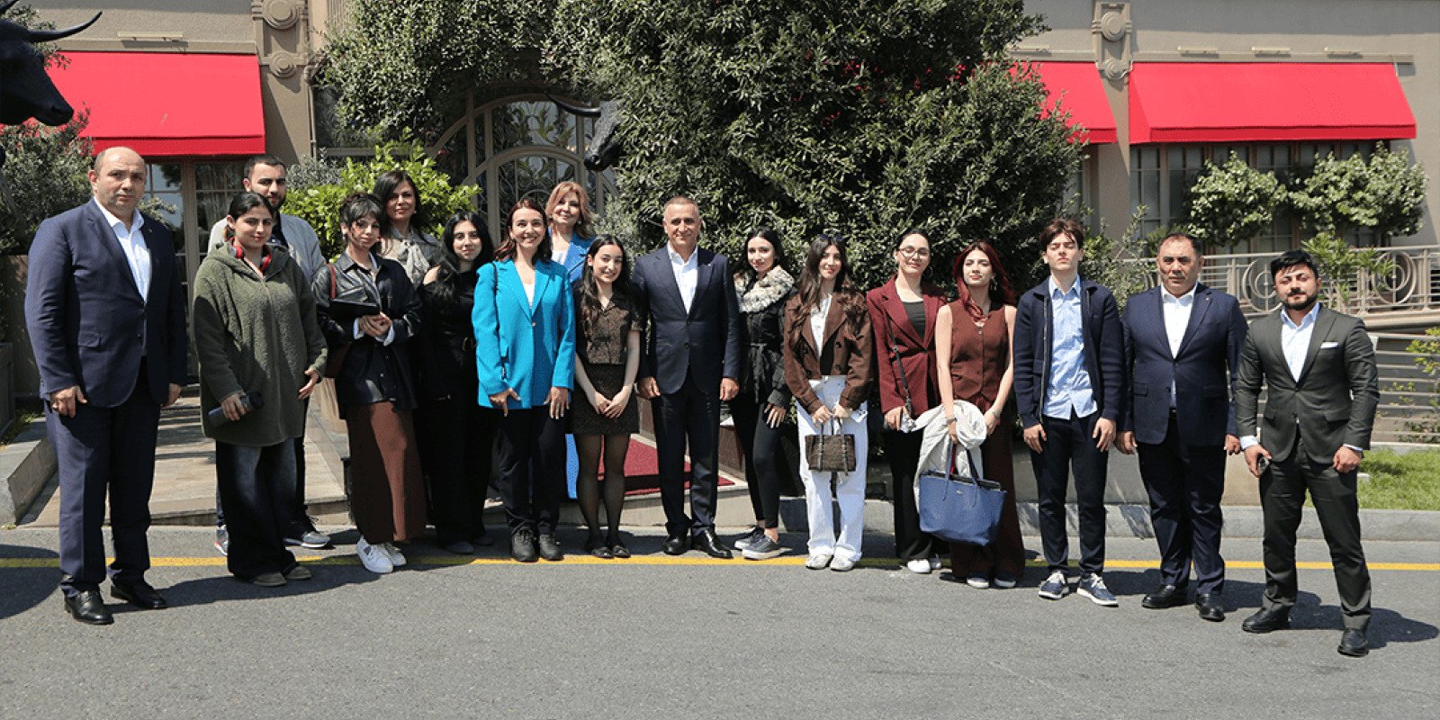 “Senior Talks” layihəsinin davamı: Aydın Veysəloğlu ADA tələbələri ilə yenidən görüşdü