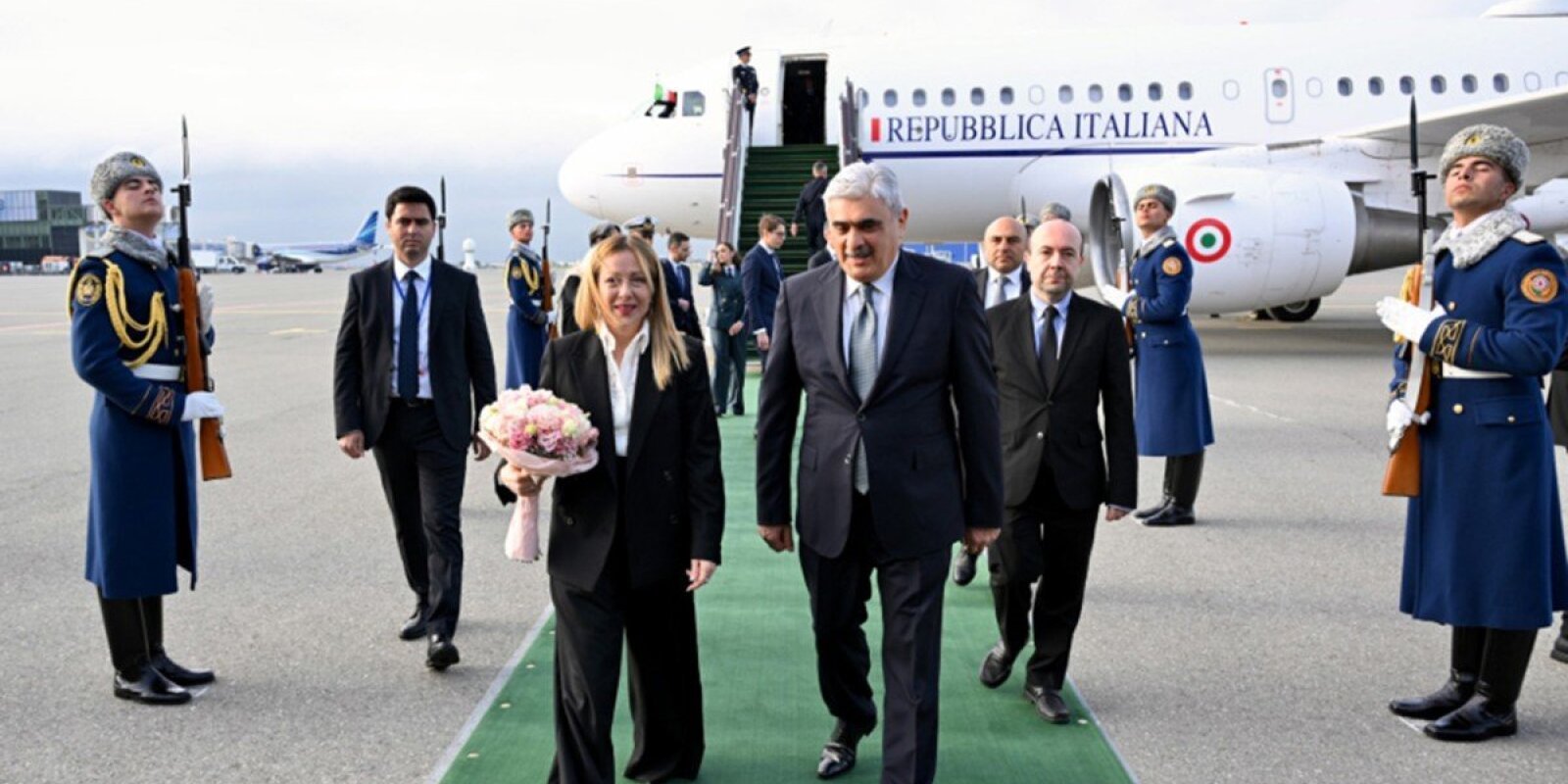 Meloni Azərbaycana gəldi - FOTO
