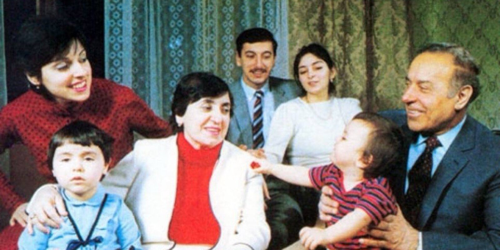 Xatirələrdə yaşayan ömür: Zərifə Əliyeva fenomeni