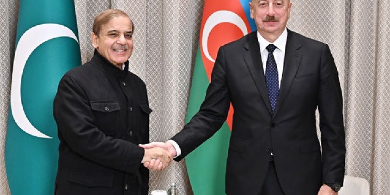 İlham Əliyev Şahbaz Şəriflə telefon danışığı apardı