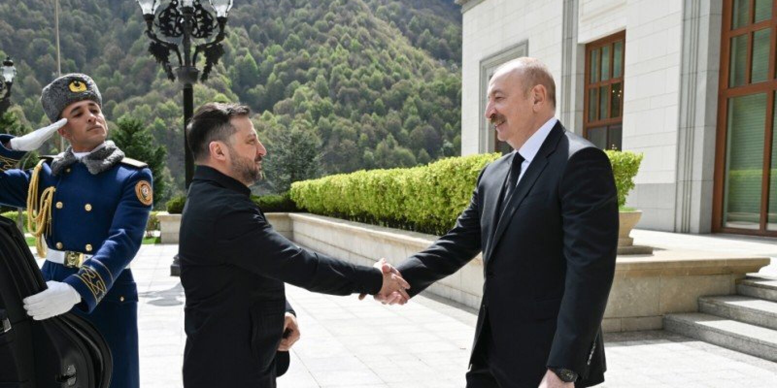 Zelenski Azərbaycanda işgüzar səfərdədir