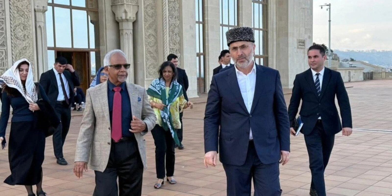 Mavriki Prezidenti Bibiheybət məscidini ziyarət edib