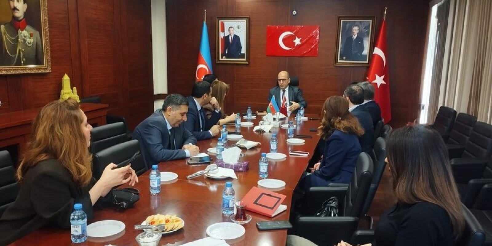 Türkiyə səfiri jurnalistlərlə görüşdü