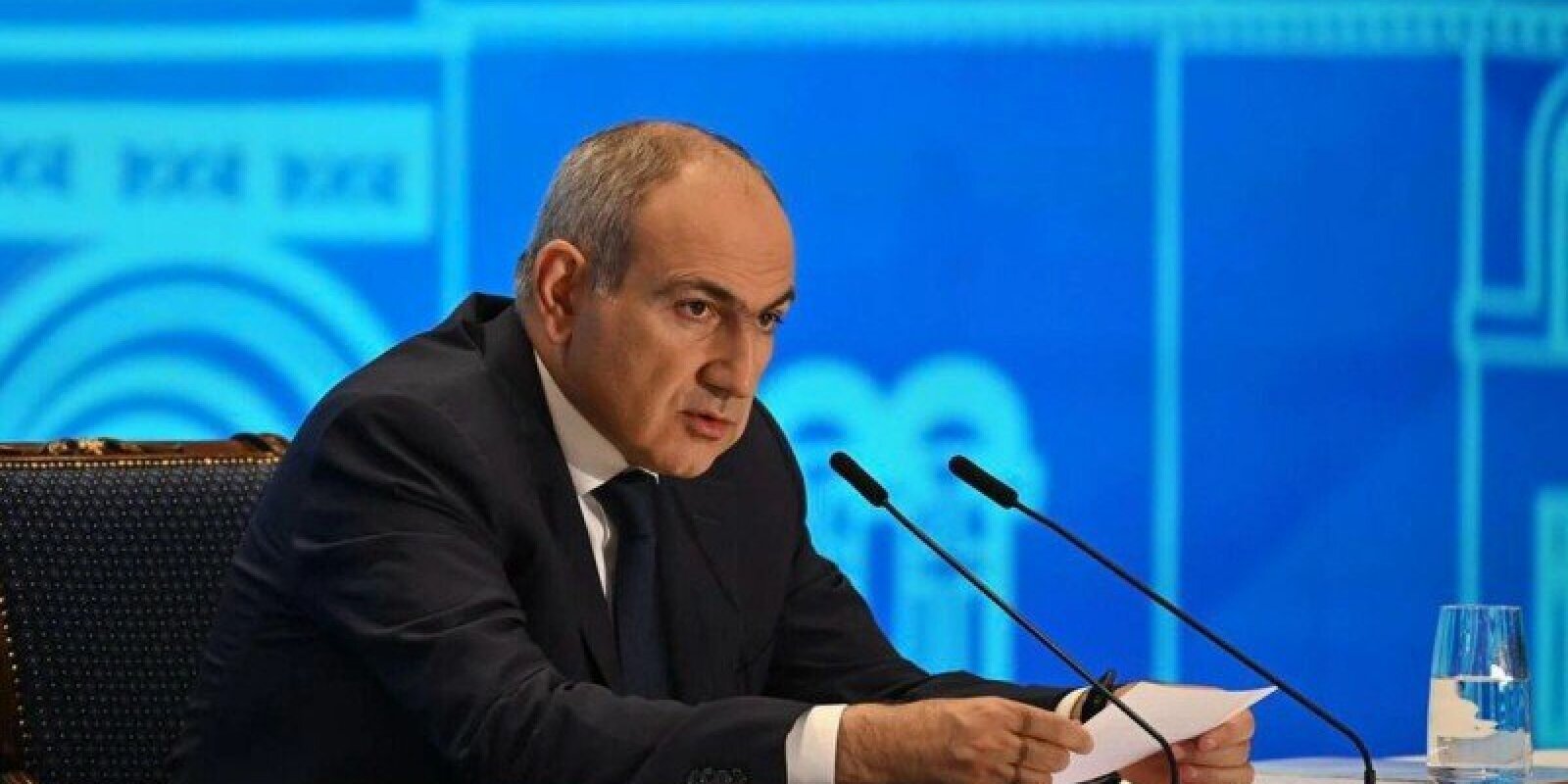 Paşinyan: Ermənistan "kasıb qohum" statusundan qurtulmalıdır