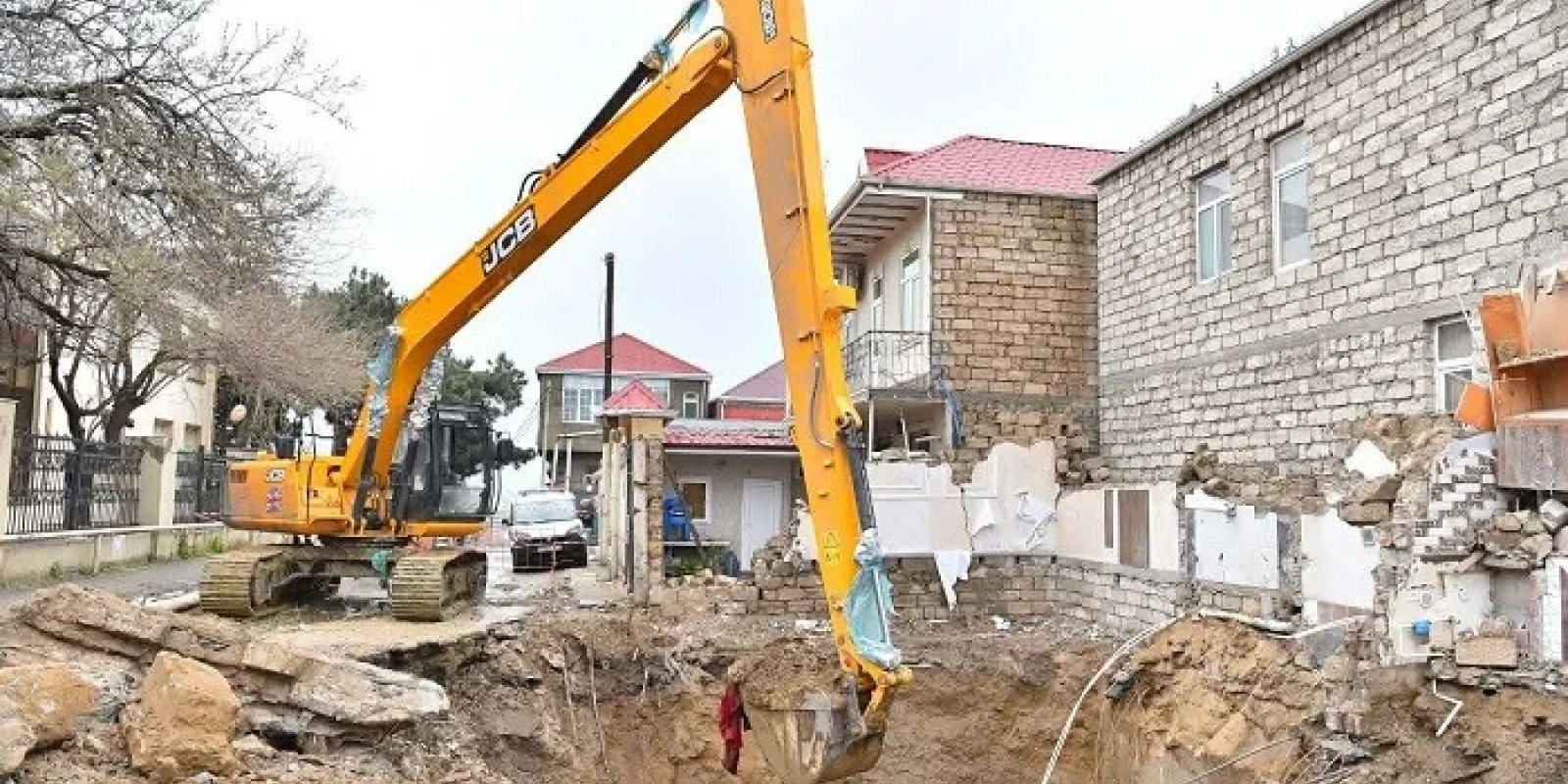 Polad Həşimov küçəsində evlər sökülür?