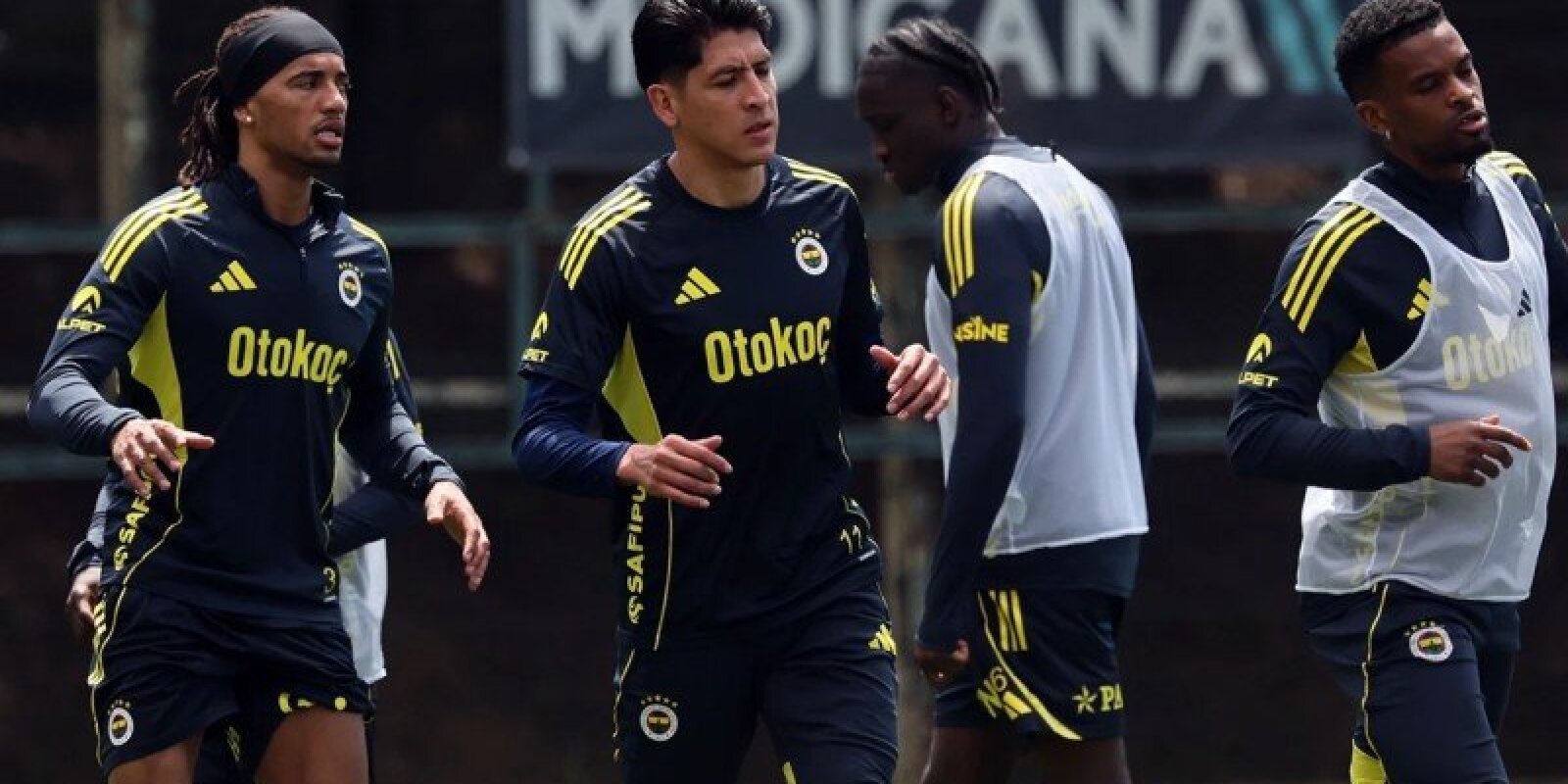 Edson Alvarez "Fənərbaxça"ya döndü