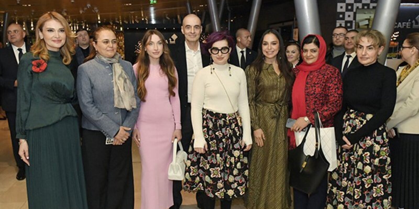Leyla Əliyeva və Alena Əliyeva sərgidə