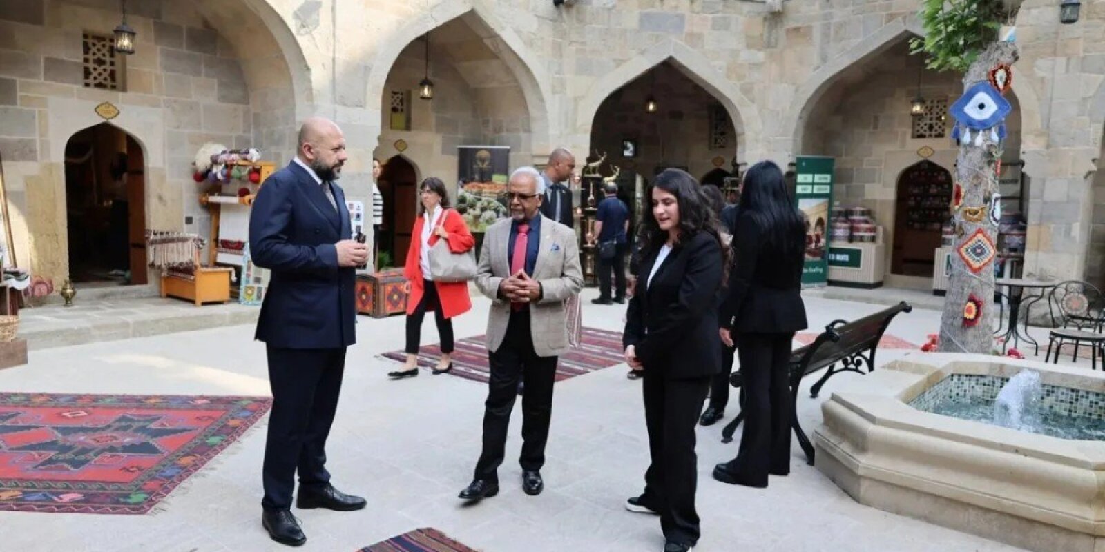 Mavriki Prezidenti İçərişəhərdə oldu